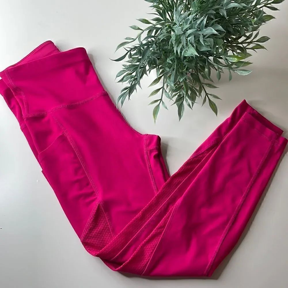 Xersion Ankle athletic Leggings. Size Small. Size 7/8. Quick Dri.